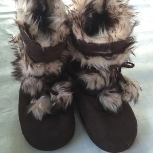 Fury Brown Slippers
