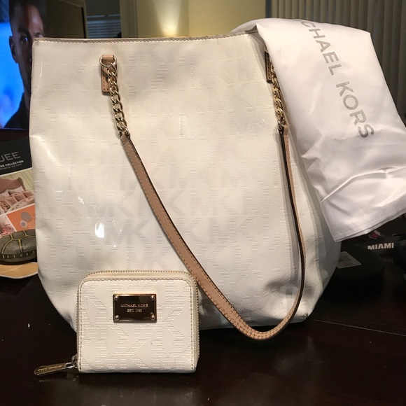 Michael Kors Handbags - Michael Kors Patent MK Logo Matching Set