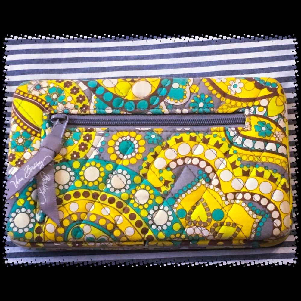 🎉HP🎉💕Vera Bradley Large Wallet Lemon Parfait💕