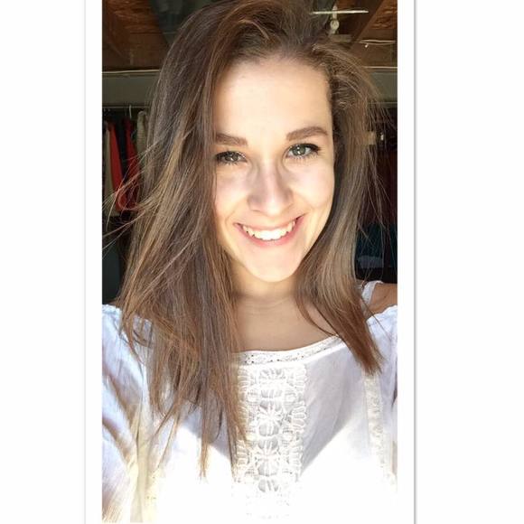 Meet your Posher, Lydia - Picture 1 of 1