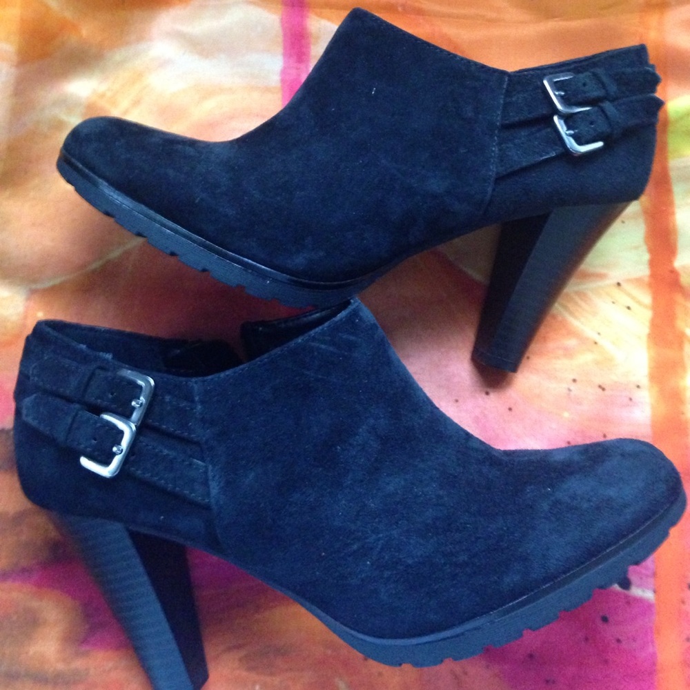 White Mountain Black Buckled Booties