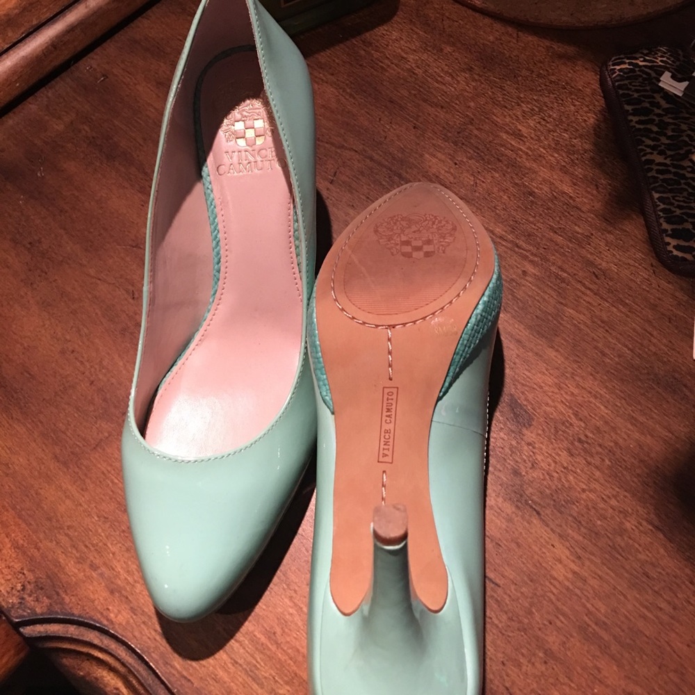Mint heels w wicker stack. small Spot left heel