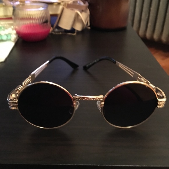 BLACK AND GOLD SUNGLASSES - Picture 2 of 4