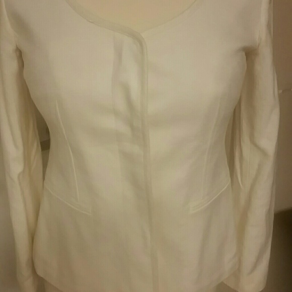 Blazer - Picture 2 of 2