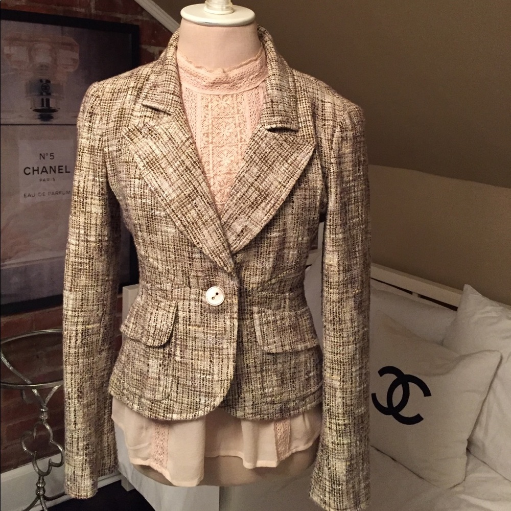 chanel size 38 tweed jacket fits more like 36