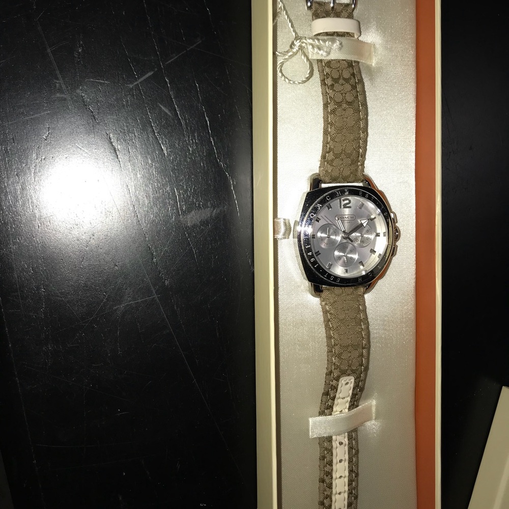Coach Authentic Watch - Picture 2 of 3