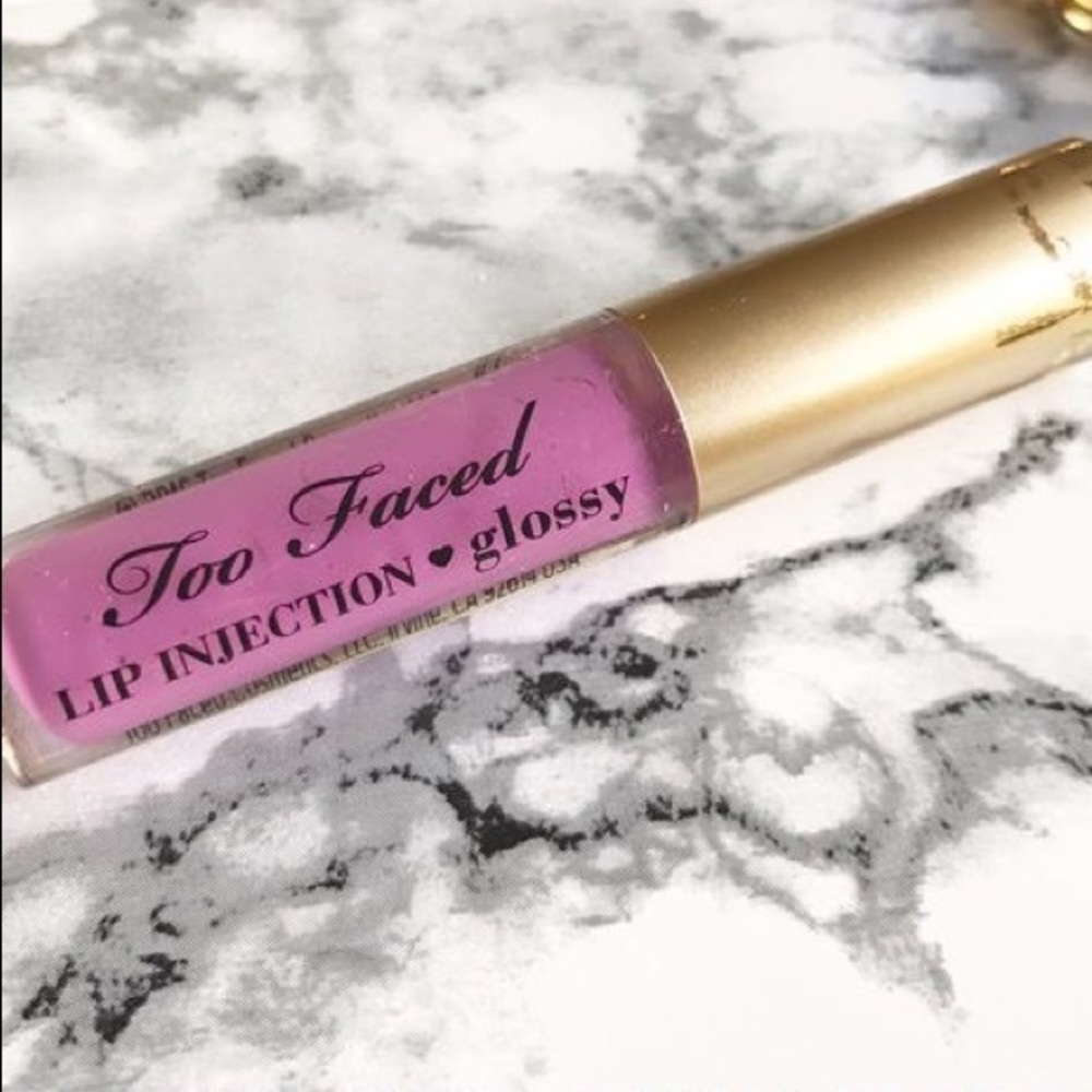 Too Faced Lip Injection "Like A Boss"