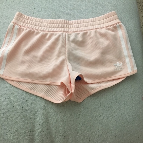 MAKE AN OFFER! ADIDAS ORIGINALS TREFOIL SHORTS - Picture 3 of 6
