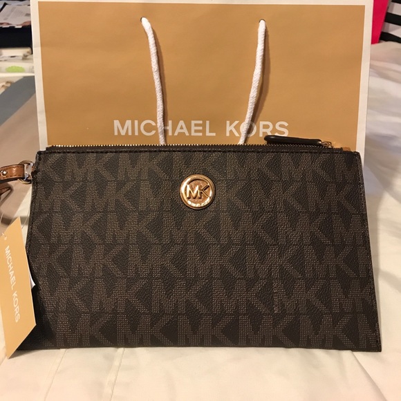 Michael Kors Handbags - Michael Kors clutch