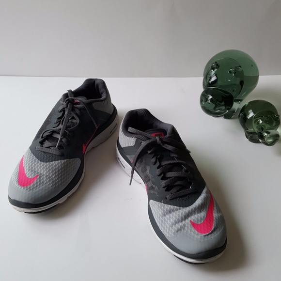 Nike Shoes - NIKE Women's FS Lite Run3 Sneakers Size 9