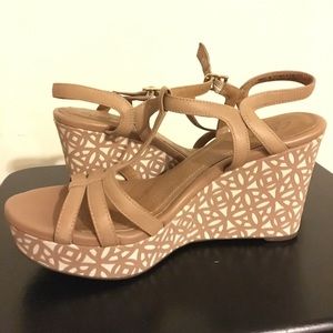 Size 9 Clark Artisan Wedges, never worn!