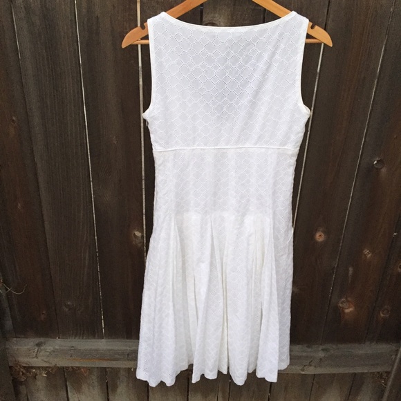 RALPH LAUREN WHITE COTTON  EYELET DRESS SZ 6 - Picture 2 of 4