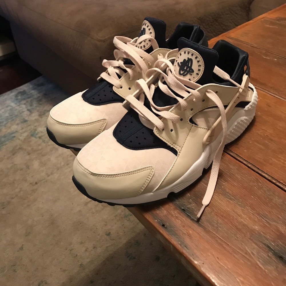 New Nike Women shoes size 10.5