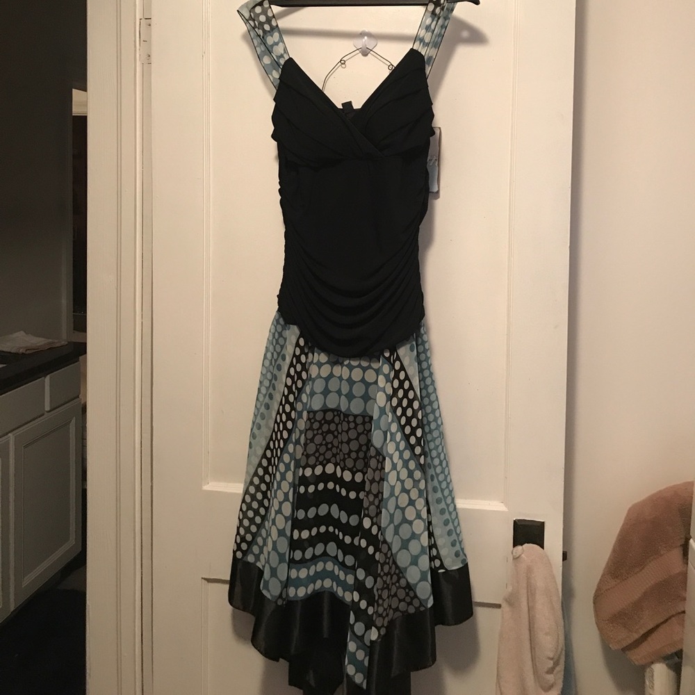 Beautiful trapeze dress with built-in bra.