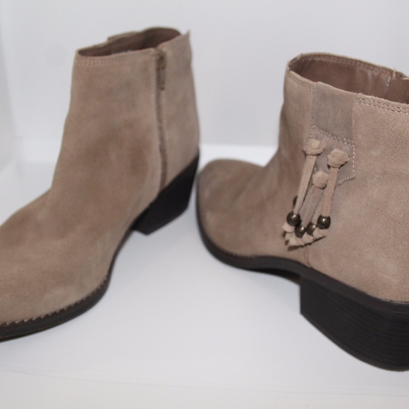 White Mountain Shoes - LOWER PRICE! Tan Leather Boots  Suede Size 10