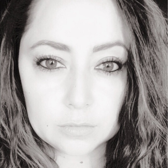 Meet your Posher, Claudia - Picture 1 of 1