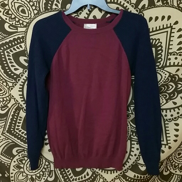 Baseball style sweater - Picture 1 of 2