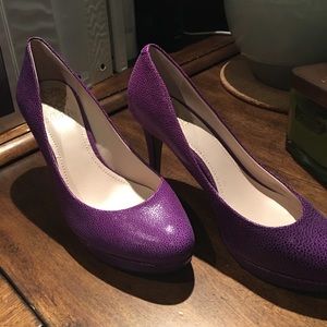 Purple snake loom platform heel