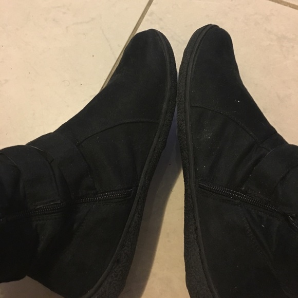 Boots - Picture 3 of 3