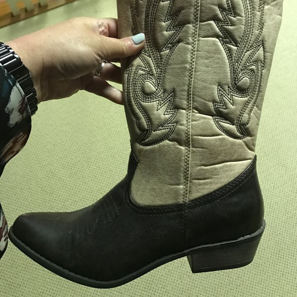 Coconuts by Matisse boots size 8.5. Paid $90.