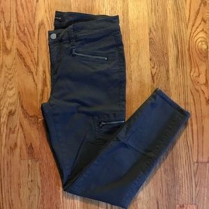 NEW PRICE—Ann Taylor Skinny Cargo Jeans