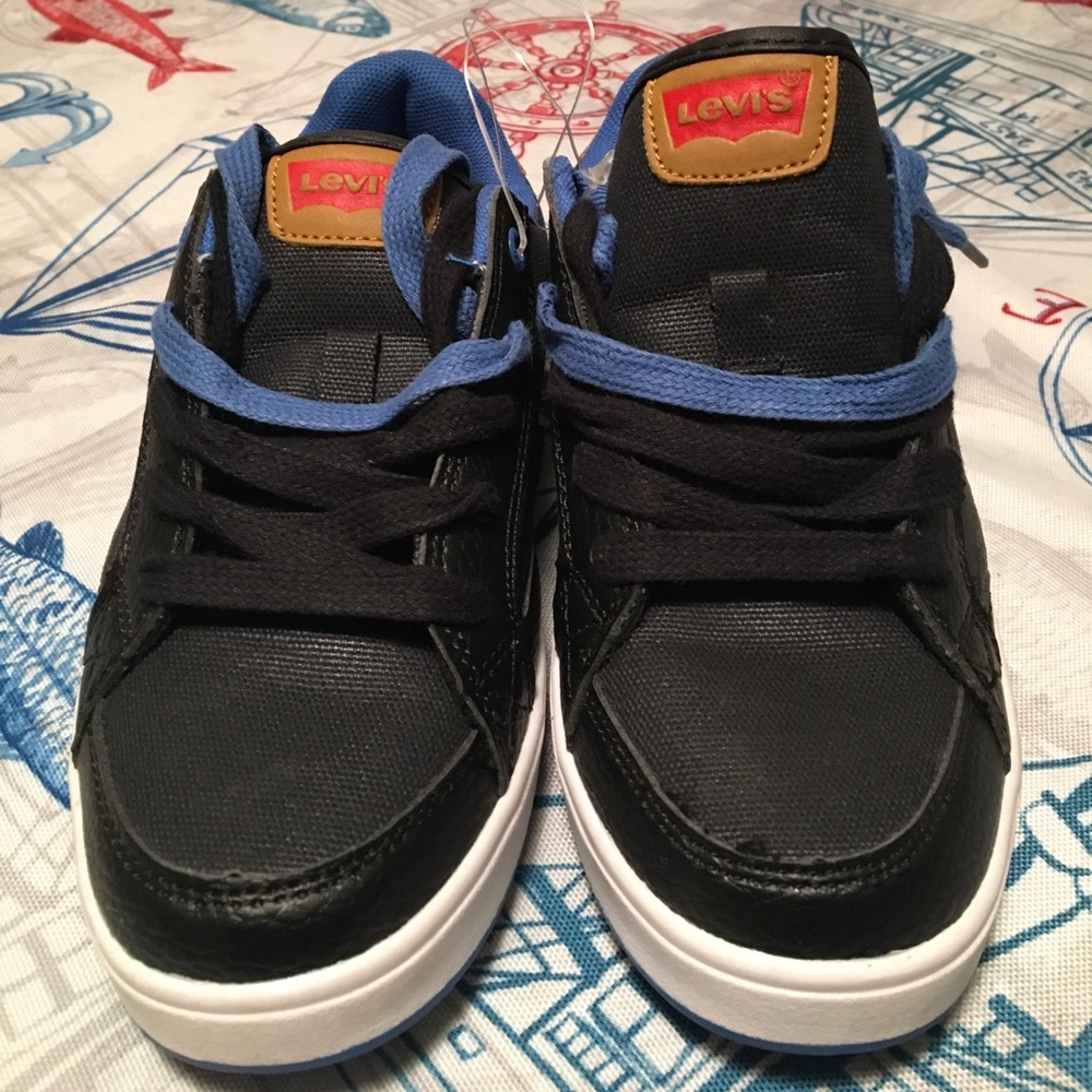 LEVIS youth black canvas sneakers Sz3 laces NWT BG