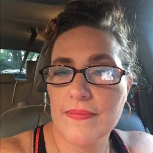 Meet your Posher, Leslie