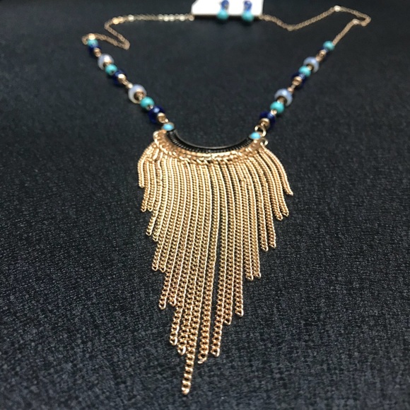 Long fashion jewelry statement necklace - Picture 2 of 8