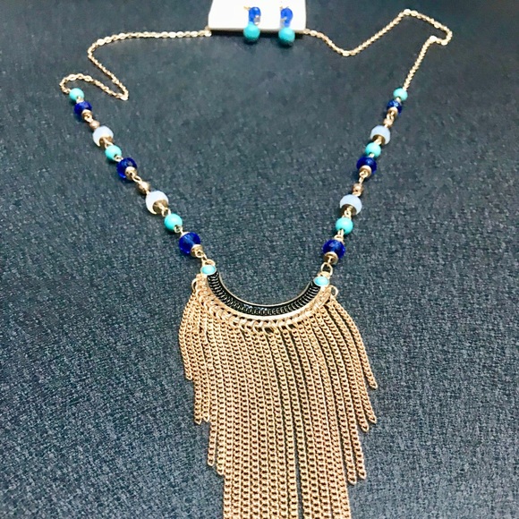 Long fashion jewelry statement necklace - Picture 5 of 8