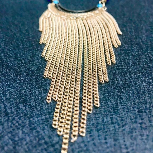 Long fashion jewelry statement necklace - Picture 7 of 8