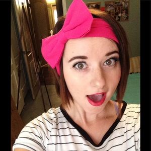 Oversized pink, bow headband!