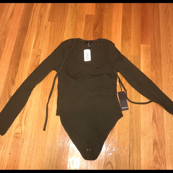 Forever 21 Tops - BNWT 🔥Olive colored sexy bodysuit🔥