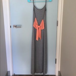 Backless bow maxi dress