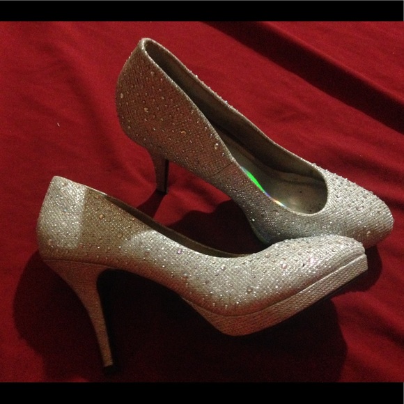 Shoes - Silver heels💃🏼
