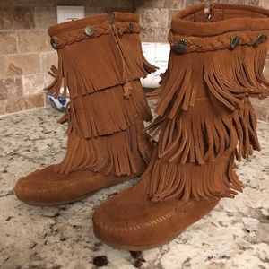 Girls Minnetonka boots