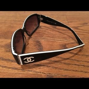Chanel classy black and white sunglasses