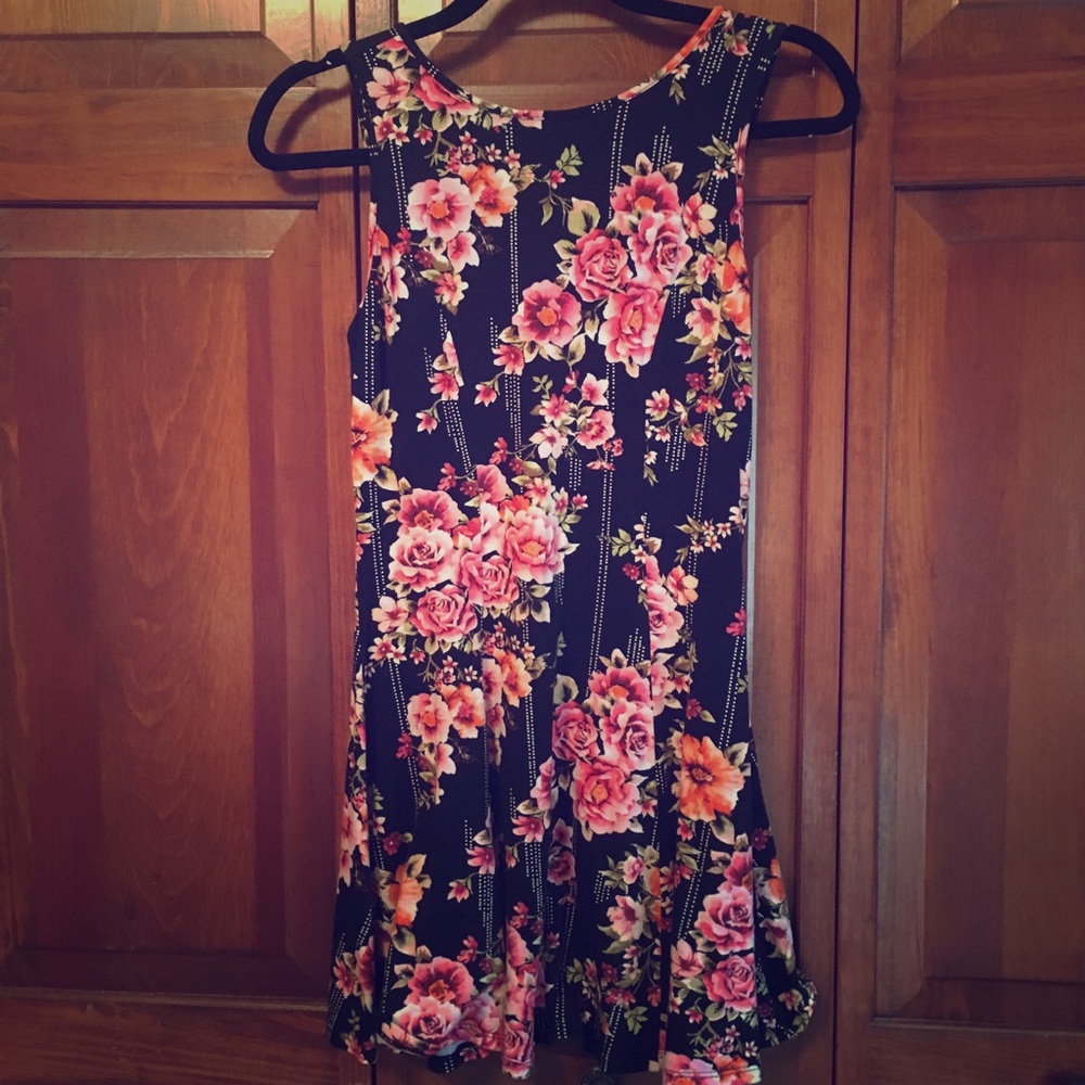 U-back floral dress