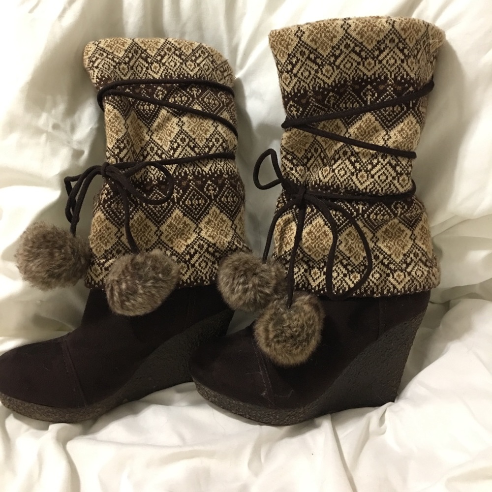 Wedge heeled boots