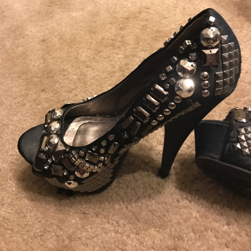 Black Open Toe With Silver Studs - image 4