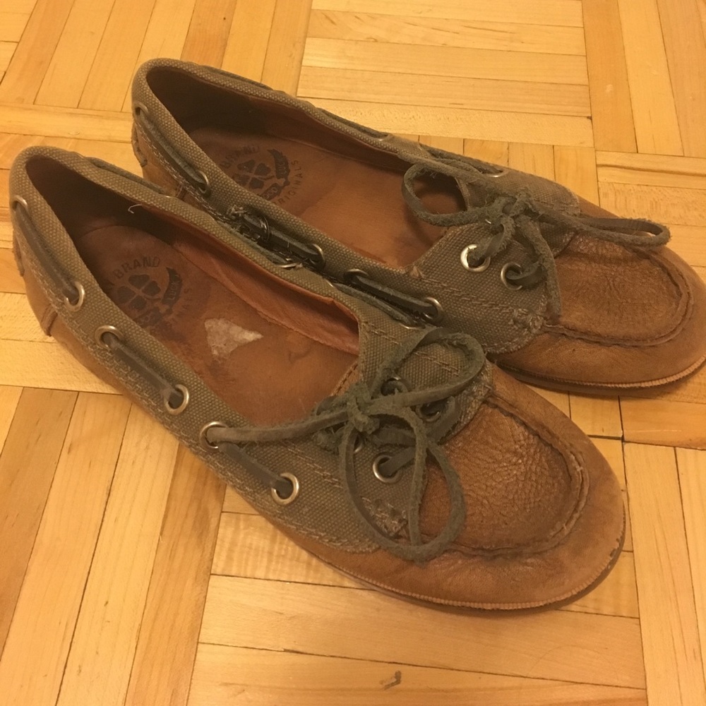 Lucky Brand leather boat shoes