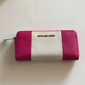 Michael Kors jet set travel continental wallet