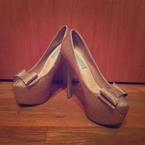 Betsy Johnson 2015 SB-Gala Dress Pumps