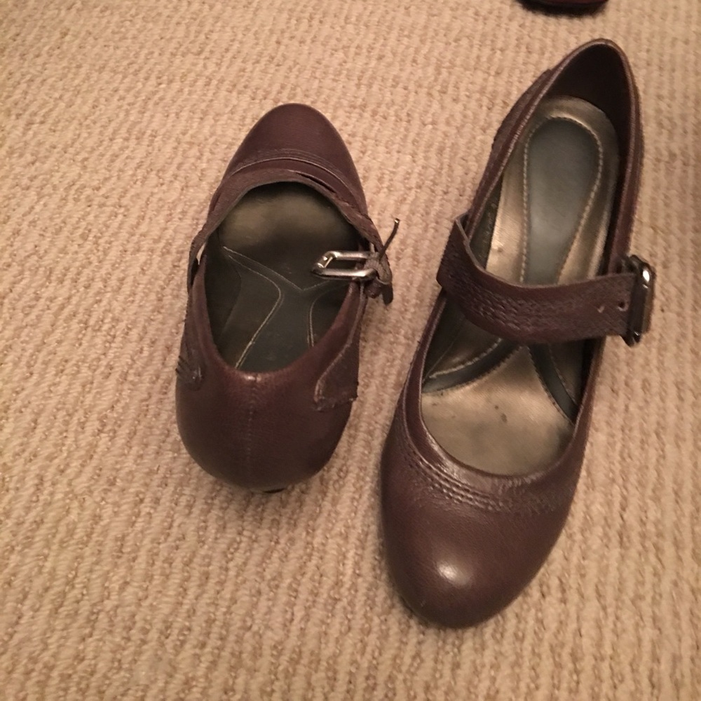 Brown textured leather 2.5 inch Mary Jane