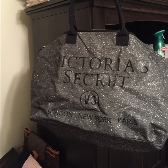 Victoria's Secret Handbags - ❗️FINAL SALE❗️Huge Victoria’s Secret tote