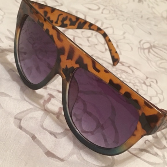 XSOLDX 🎉BNWT Oversized Flat Top Aviator Tort/Navy - Picture 3 of 3