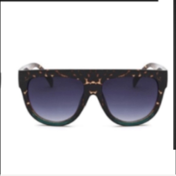 XSOLDX 🎉BNWT Oversized Flat Top Aviator Tort/Navy - Picture 2 of 3