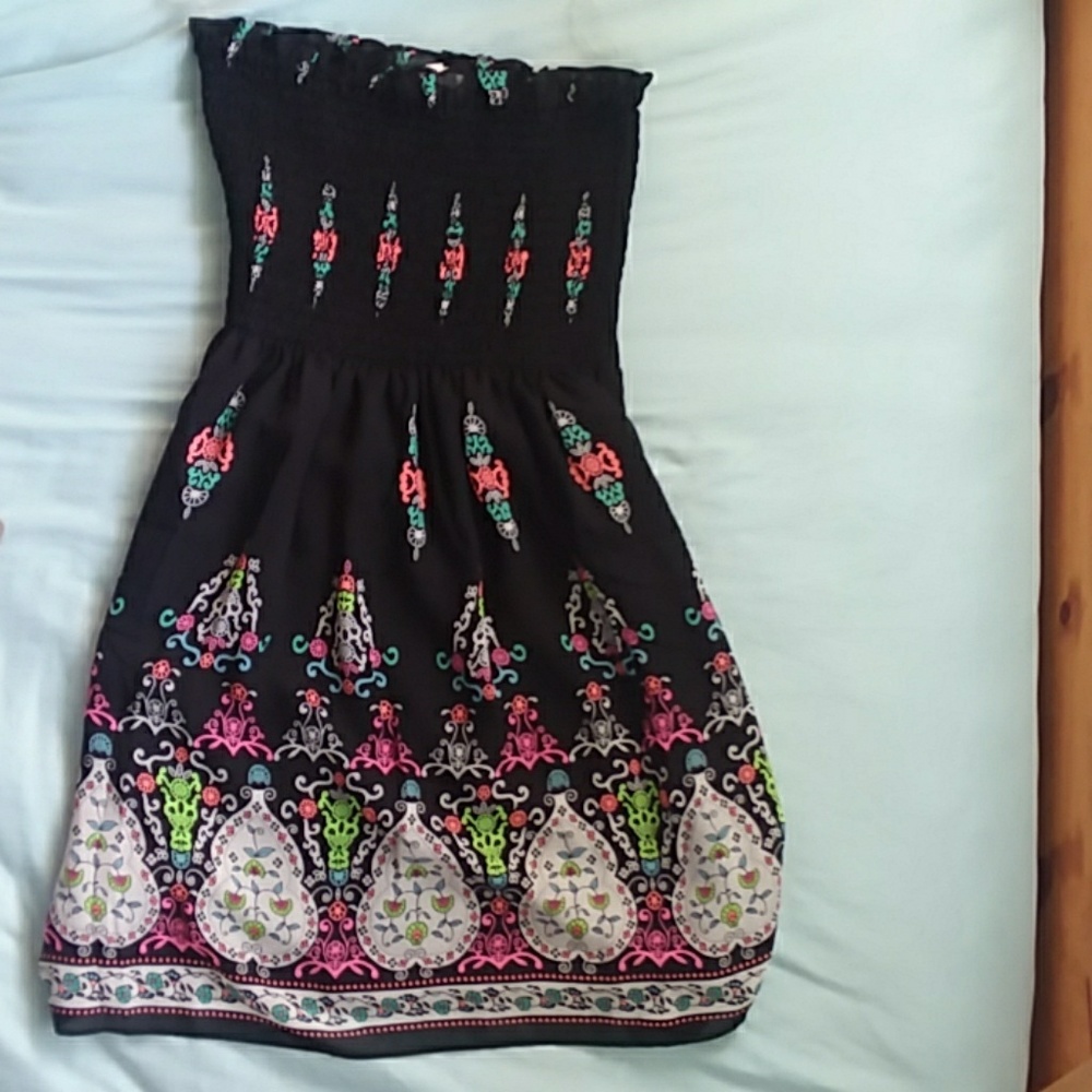 Patterned mini black dress