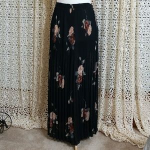 Alison Taylor Maxi Skirt Size Medium.