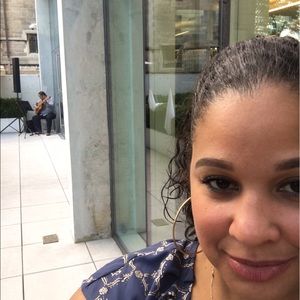 Meet your Posher, Carla