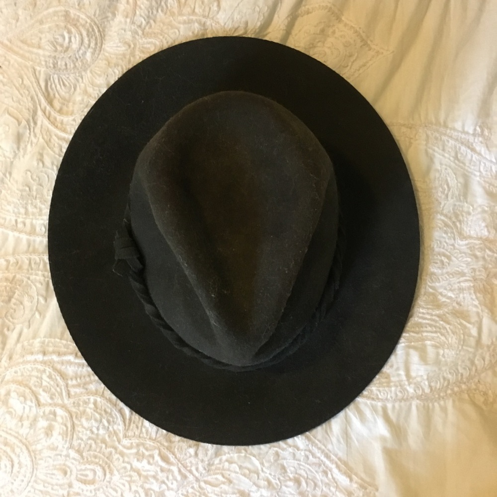 WIDE BRIM BROWN HAT